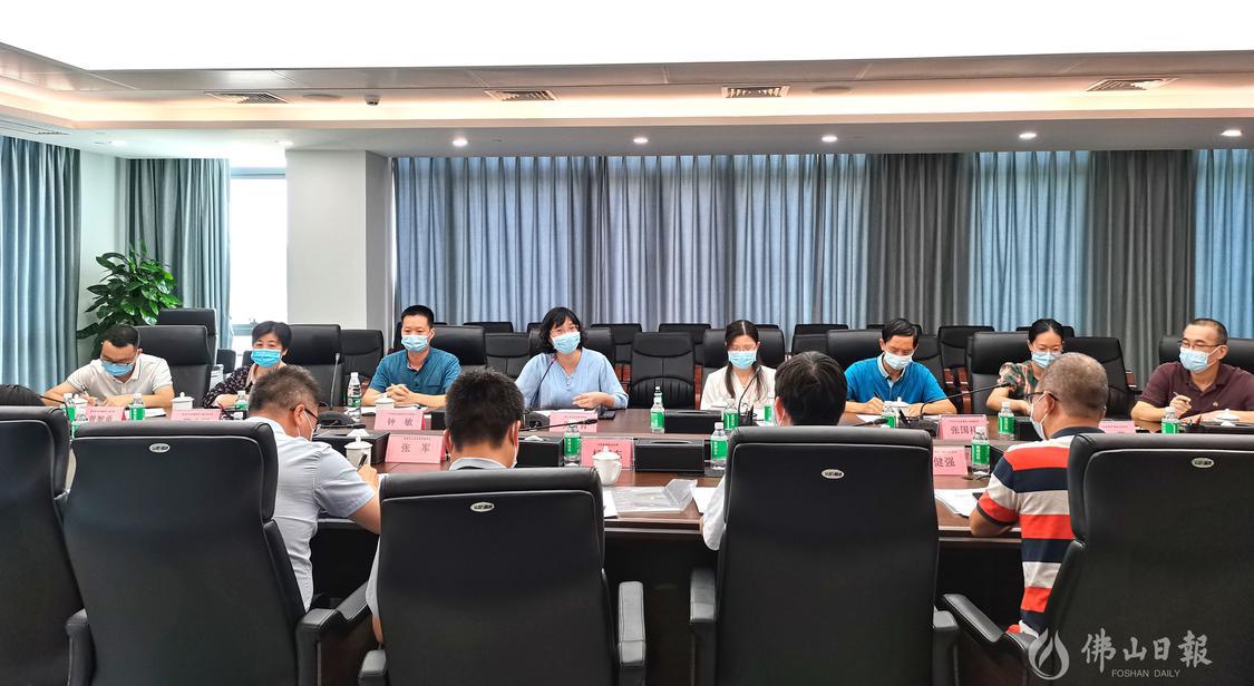 6月22日,广东省、广州市、佛山市、清远市卫生监督专家共同为佛山地铁3号线首通段公共场所卫生学竣工验收评价工作出谋划策。(佛山日报记者谈飞洋 摄).jpg