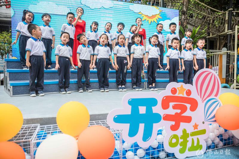 2021年9月1日,开学首日,南海区机关第二幼儿园,以“请党放心,强国有我!”为主题为孩子们播下爱国爱党的种子 。佛山日报记者王伟楠摄