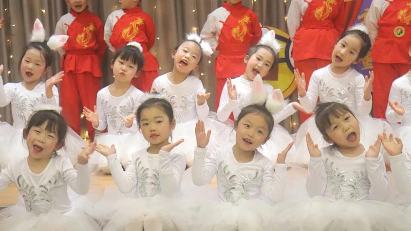 通过主题班会让爱的种子在每一个孩子心中生根、发芽、开花