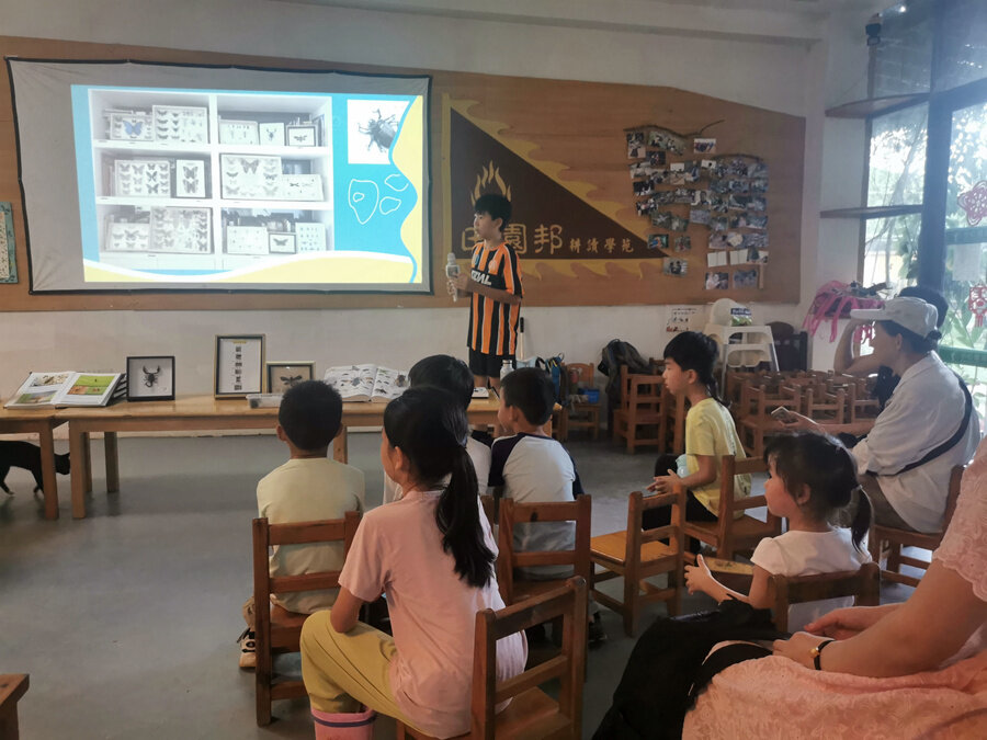 谢晨曦的“学术演讲”吸引了不少同学前来聆听。 谢晨曦的“学术演讲”吸引了不少同学前来聆听。