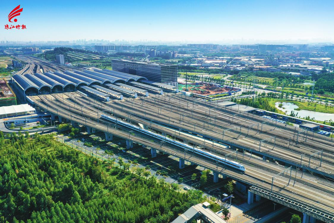 佛山西站是粤港澳大湾区西部交通主枢纽。 1.jpg