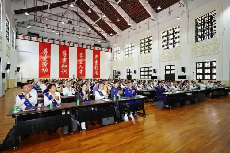 从“会修车”到“懂系统”，广州47名劳模工匠上大学了