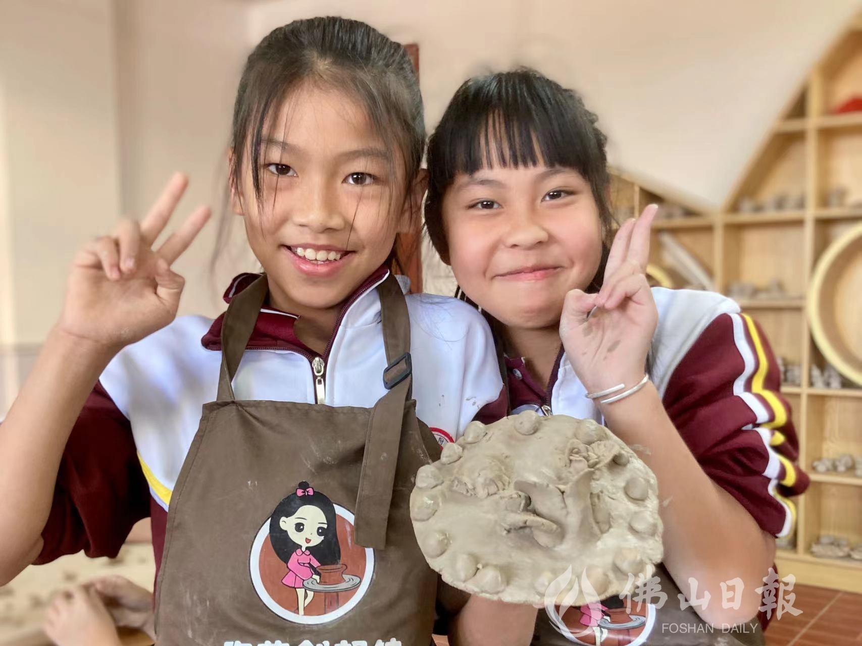学生完成陶艺作品创作。(6762693)-20231128194928.jpg