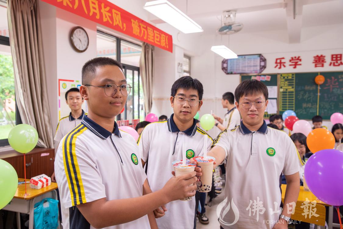 中考结束,高明沧江中学初三(14)班学生(5402644)-20230628210933.jpg