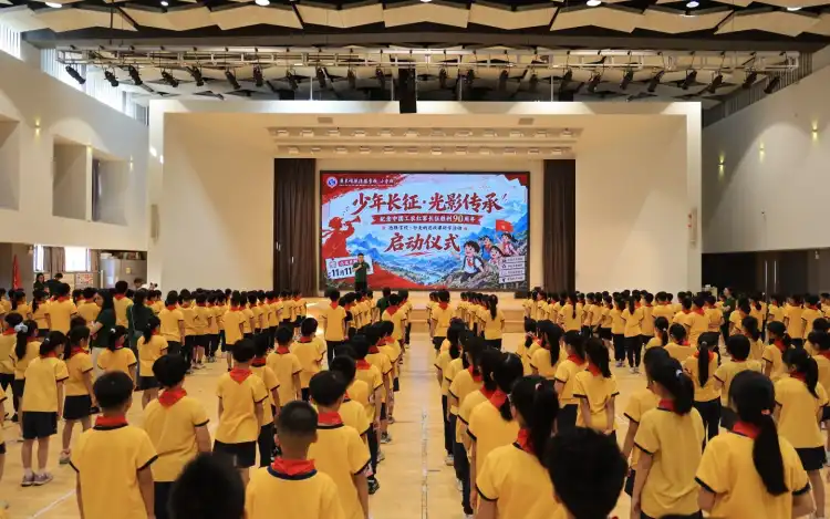 德胜学校携手顺德融媒丨启动“少年长征·光影传承”思政研学