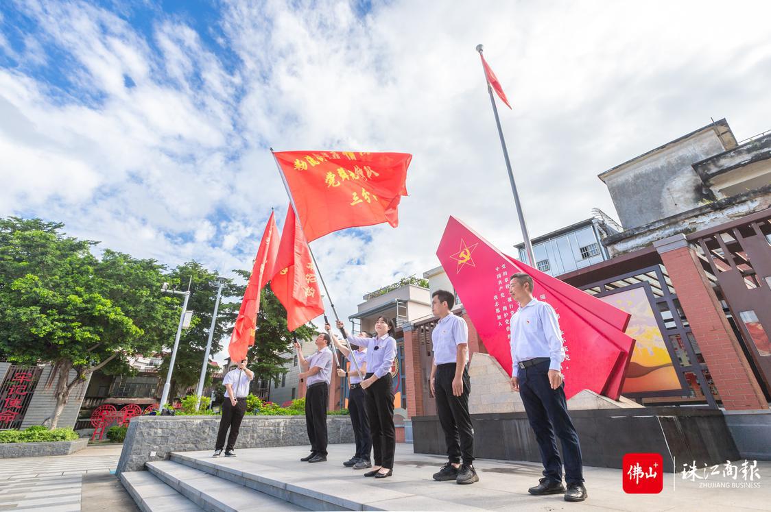 勒流街道疫情防控党群先锋队授旗仪式现场。珠江商报记者何冠洪摄.jpg