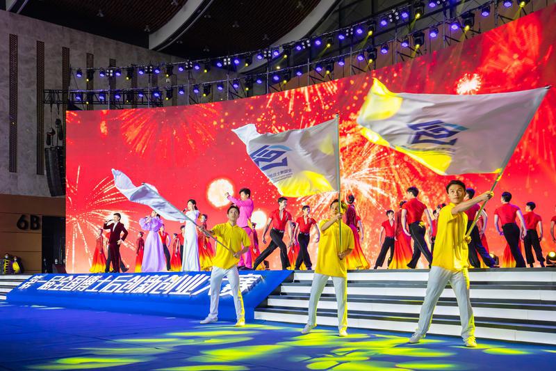开幕式现场歌唱表演。/佛山日报记者周春、符诗贺摄