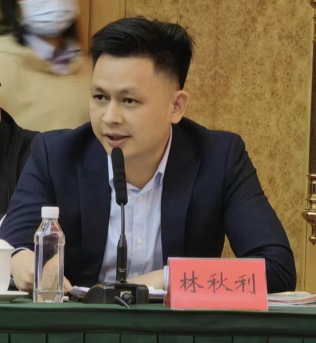 林秋利在南海区援派干部座谈会上作经验交流。.jpg
