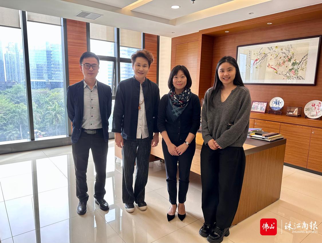 泰国国家旅游局驻广州办事处处长林嘉泽（ Boonrapee Damrongrat ）（左二）一行到访口岸文旅集团，与口岸文旅董事长陈佩芳（右二）、口岸国旅总经理蒙在峰（左一）达成了开启“神奇泰国新篇章”合作协议。.JPG