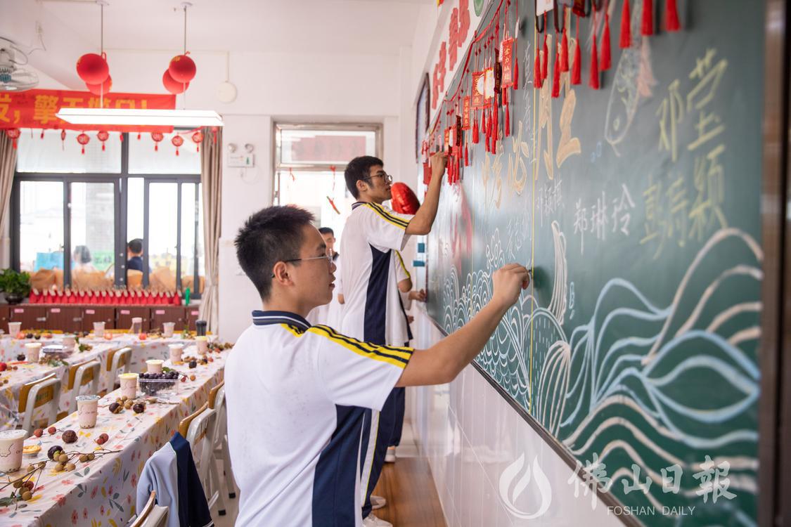 中考结束,高明沧江中学初三(19)班学生(5402655)-20230628210946.jpg