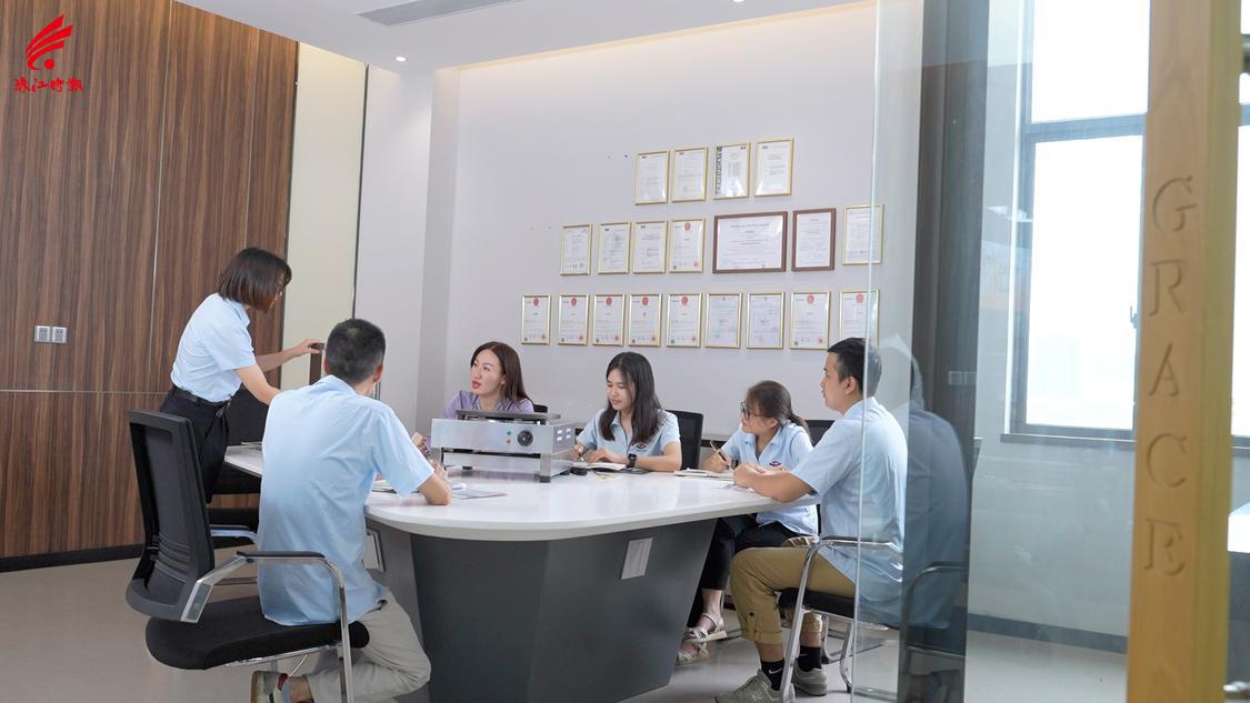 陈莹是创业路上的巾帼玫瑰。.jpg