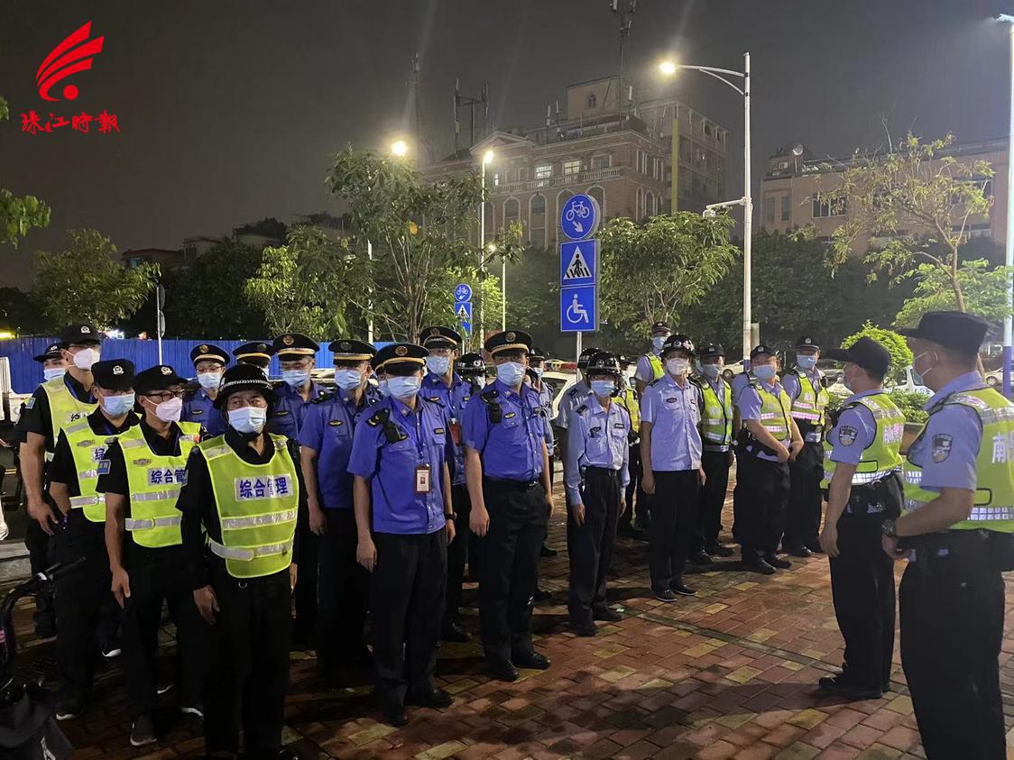 联合执法队伍集中整队.jpg