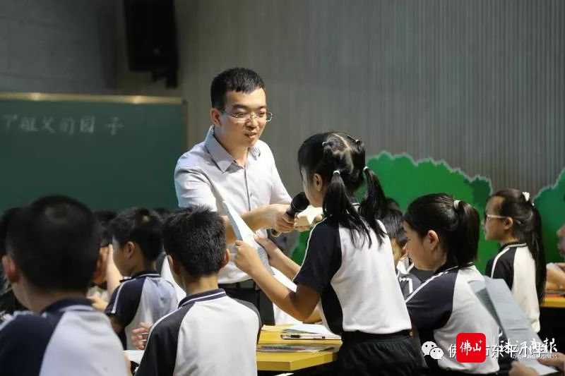谢立清特级教师工作室成员在教学中不断打磨教艺。.png