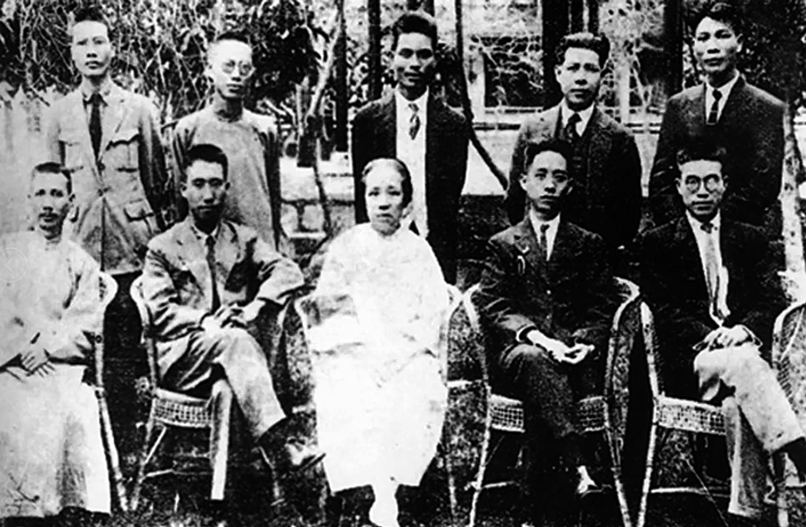 1925年国民党广东省党部成立时委员合影。刘尔崧与何香凝、彭湃、陈公博、杨匏安等 来源广大机关党委-修.png