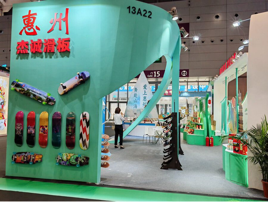 第二十届文博会惠州馆的滑板互动体验区。 第二十届文博会惠州馆的滑板互动体验区。