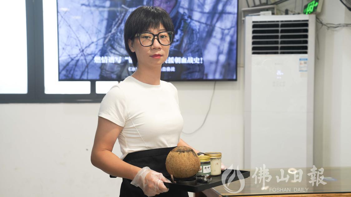 潘碧仪用餐盘将原只椰提前5小时炖好的靓汤(5840262)-20230822185349.jpg