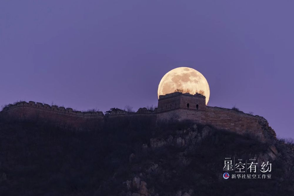 北京市天文爱好者周博2021年1月28日在北京怀柔拍摄的一轮满月。(星联CSVA供图).jpg