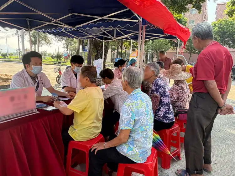 以温情照见服务底色——南海农商银行养老金融“走进”银发生活
