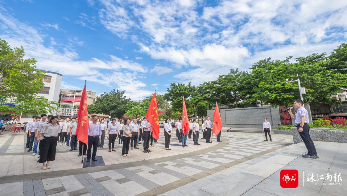 勒流街道疫情防控党群先锋队队员代表发言。珠江商报记者何冠洪摄.jpg