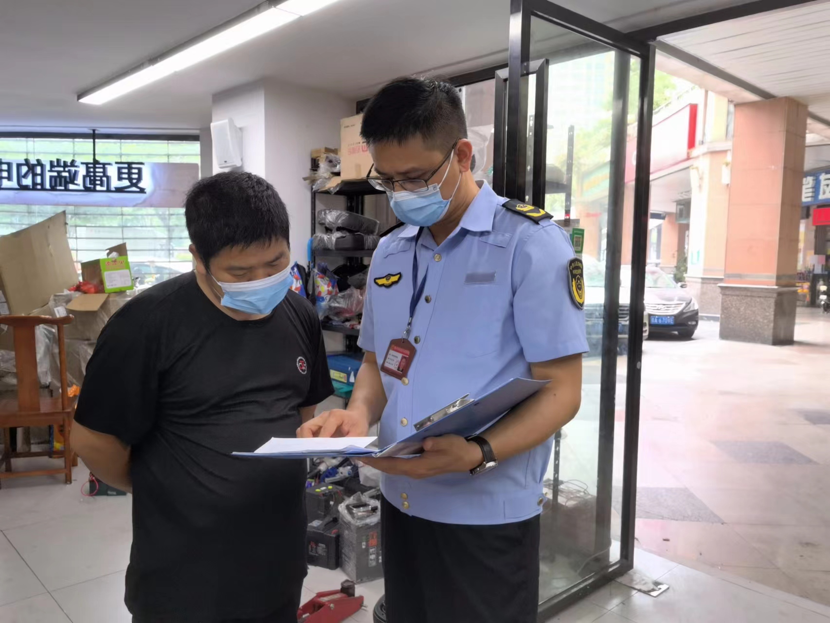 禅城区市场监管局开展知识产权执法行动.jpg