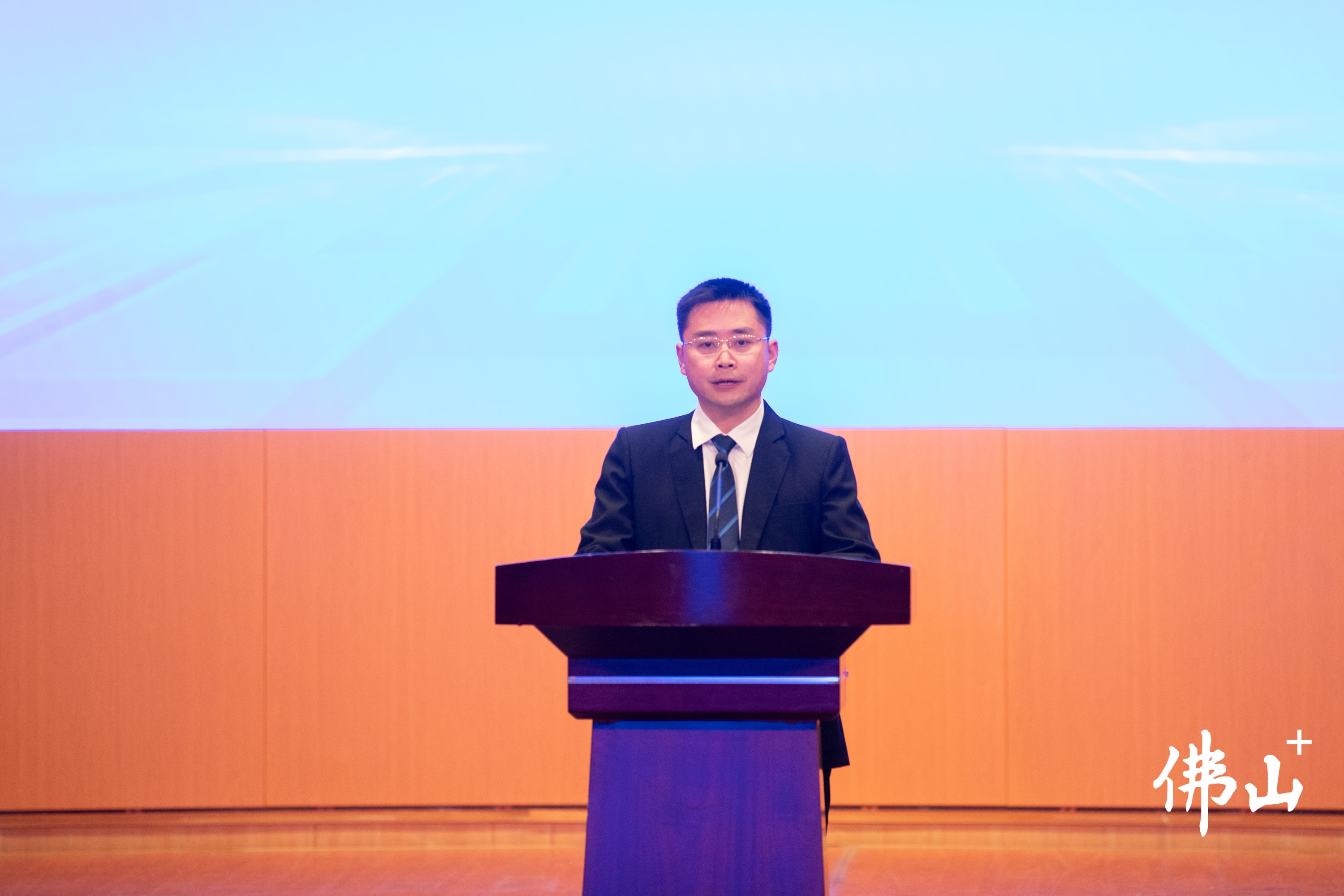 佛山市华英(高明)学校校长陈佛新发言。(7542120)-20240219201200.jpg