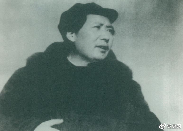 1949年3月23日,毛泽东率领中共中央机关离开西柏坡前往北平。出发时,他对周恩来说,今天是进京的日子,进京赶考去。我们决不当李自成,我们都希望考个好成绩。