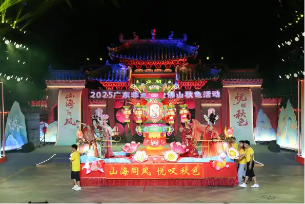 17台彩车登场!2026佛山秋色来了,快来投票选出你心中最美灯色