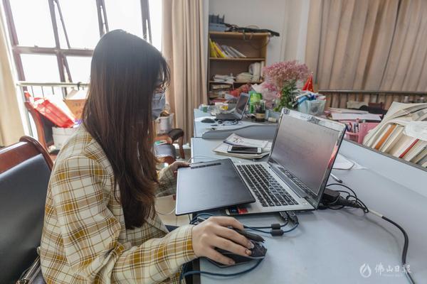 桂城中学要求高三老师下周全部回校上网课,提前进入授课状态。佛山日报记者王伟楠摄