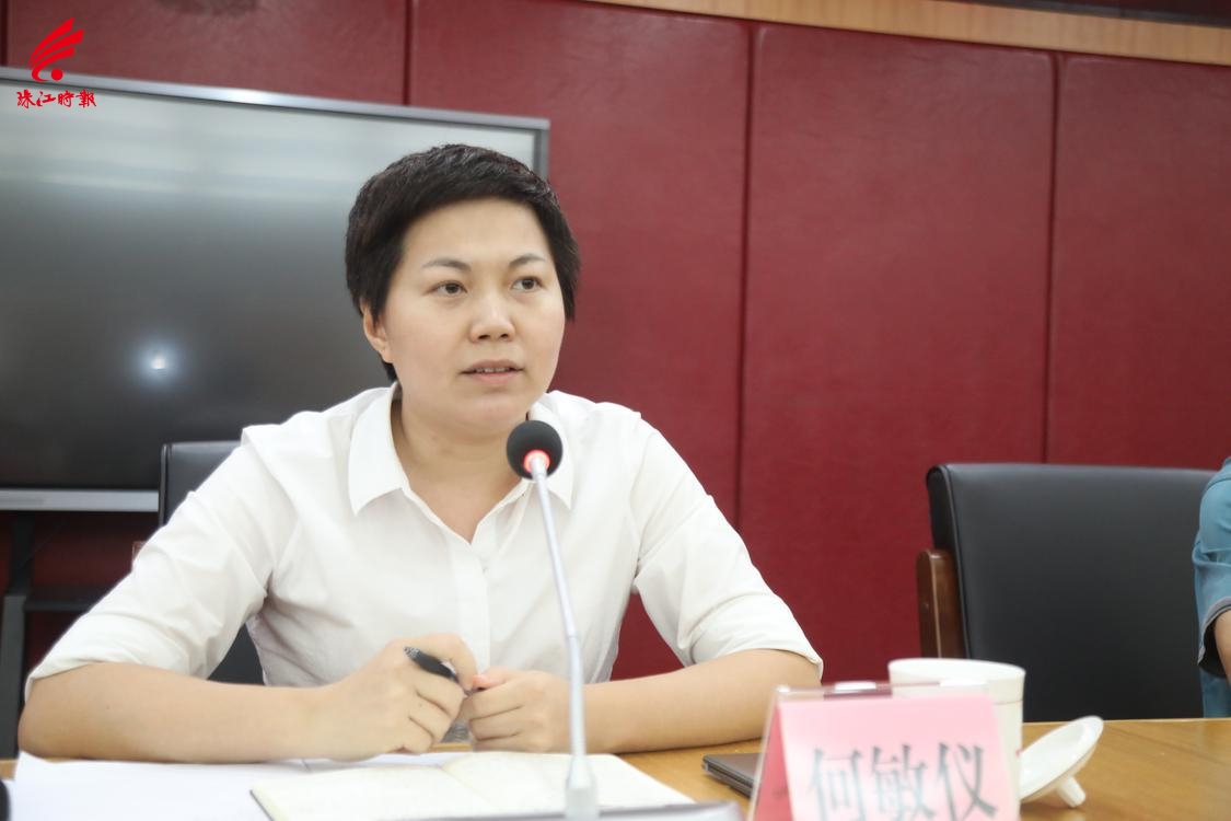 丹灶镇党委书记、镇总河长何敏仪研究部署下一阶段重点工作任务。.JPG