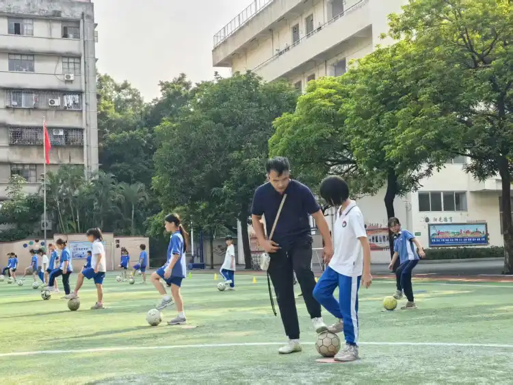 足球为媒,五育花开!佛山市第十三小学走出特色足球育人路