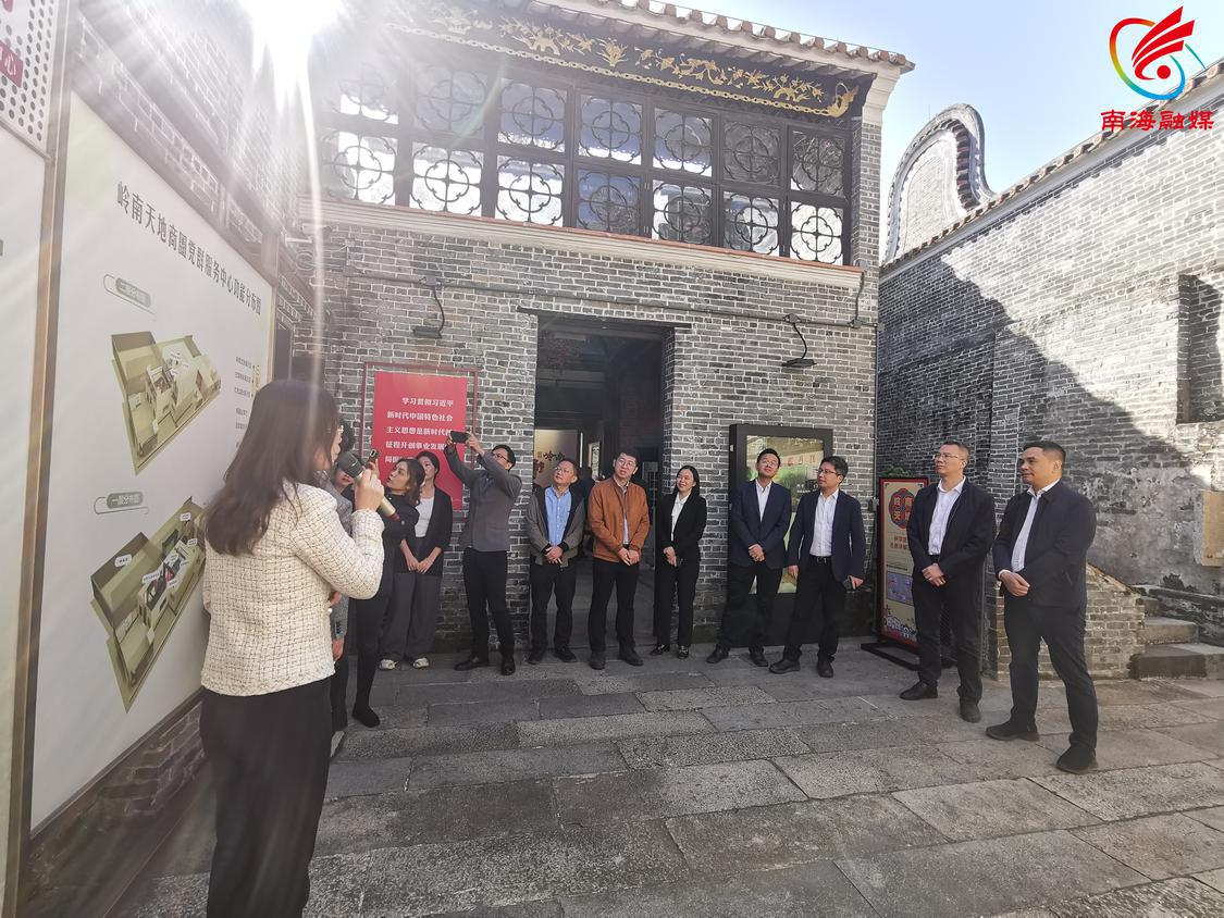 祖庙街道领导陪同桂城街道领导考察岭南天地商圈党群服务中心。谭碧韵 摄.jpg