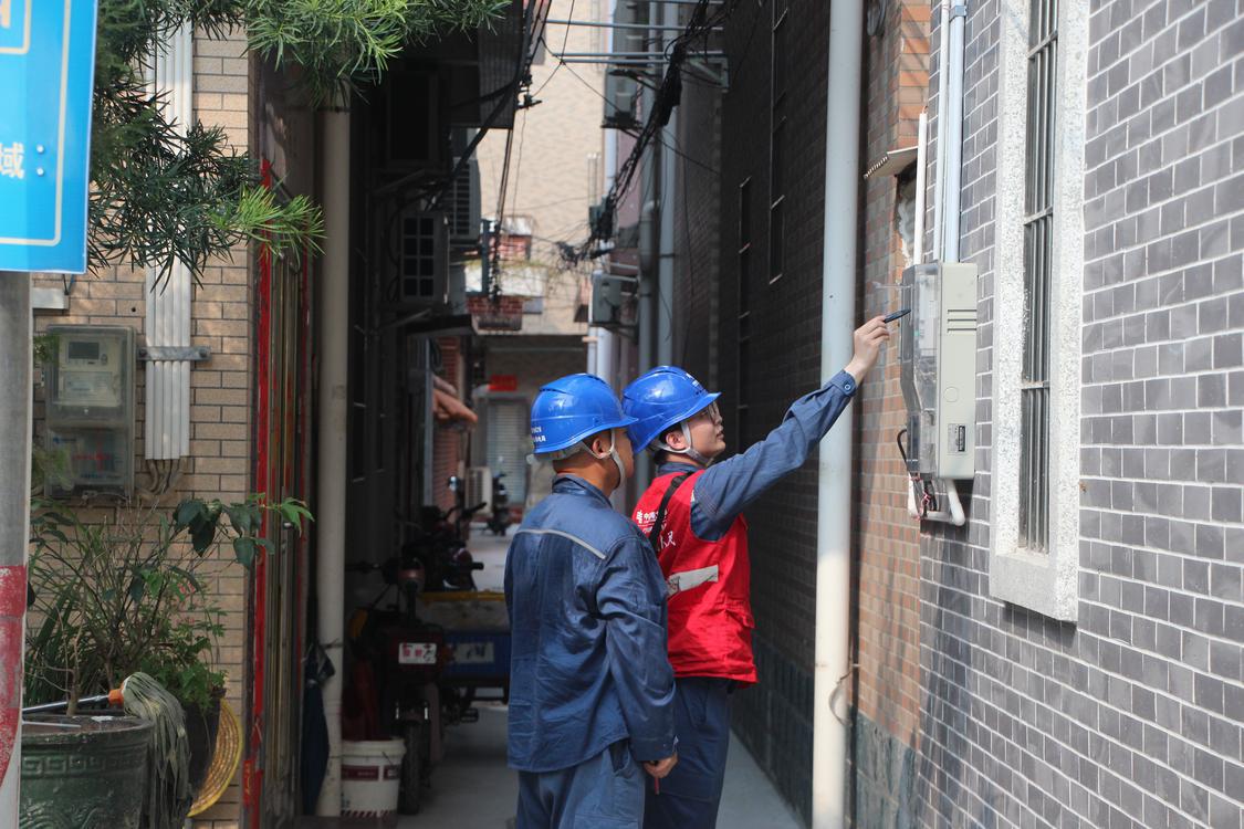 工作中南海供电人.jpg