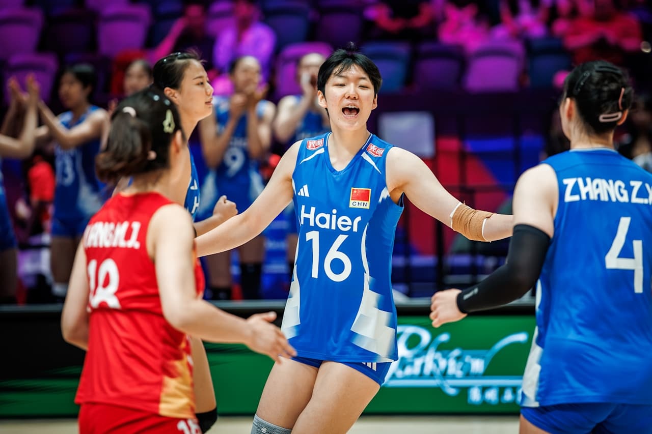 中国女排世联赛香港站赢球了！3比0轻取乌克兰队