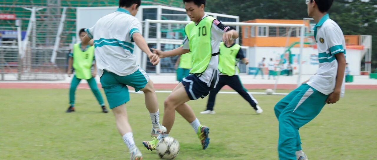 澜石中学“以体强心杯”八年级足球赛圆满收官：绿茵逐梦，少年当燃