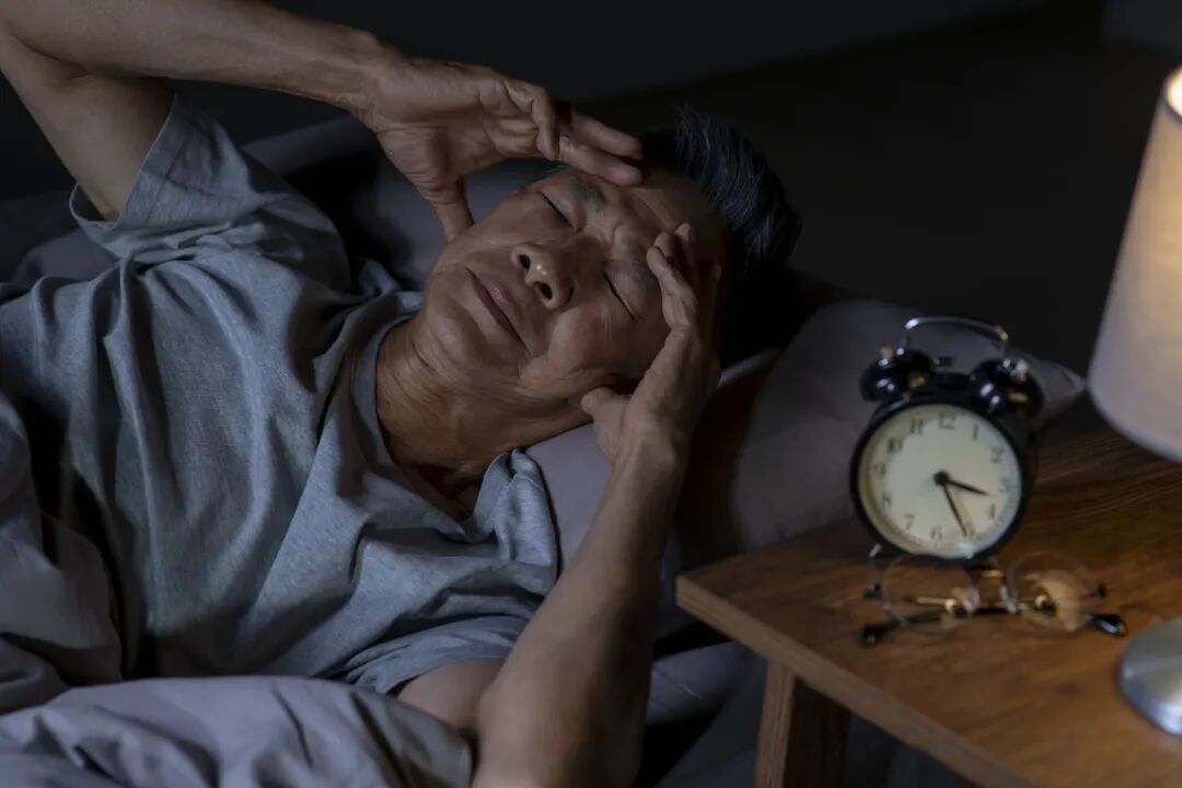 睡觉过多或过少都会让人加快衰老