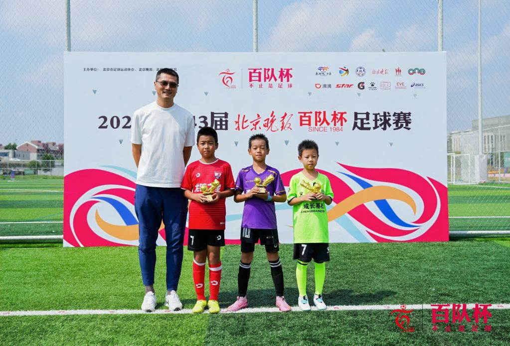 国足主帅邵佳一寄语青少年球员:不惧对抗,永不放弃