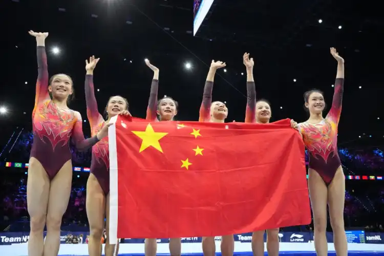 追光丨20年终见金！瞧，中国体操女团的“冠军心”
