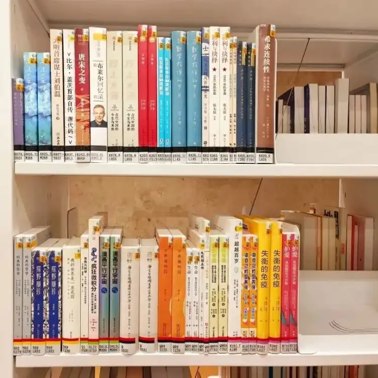 宏旺集团698册爱心图书落地！南海图书馆新书专架等你来→