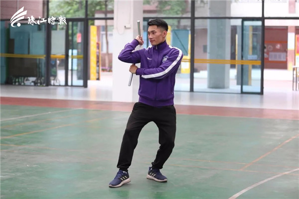 54b55a1ef7174c18b82d0b2adcbeb94b.jpg