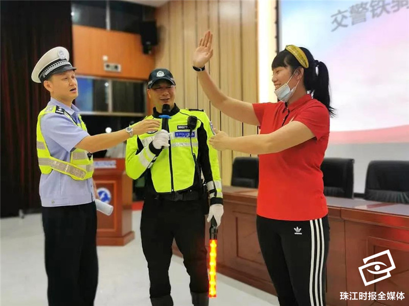 8c32e956adb54bbb8085f51978c2edce.jpg