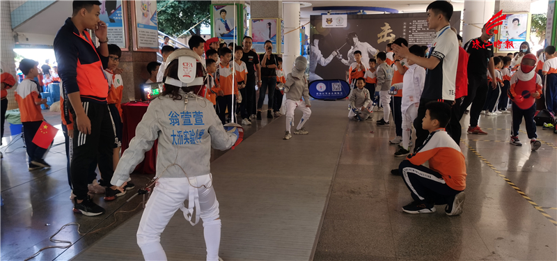 9524b1dda55145d199ef688a12b51e86.jpg