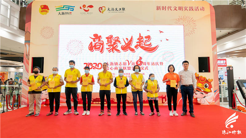 9cf22aa1688441bebbe16c79257a8d40.jpg