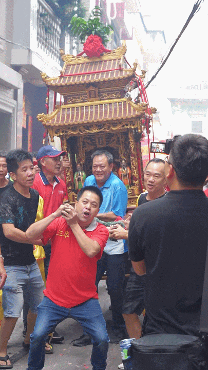 a706afe5e7294f03b44b28256d873a7d.gif