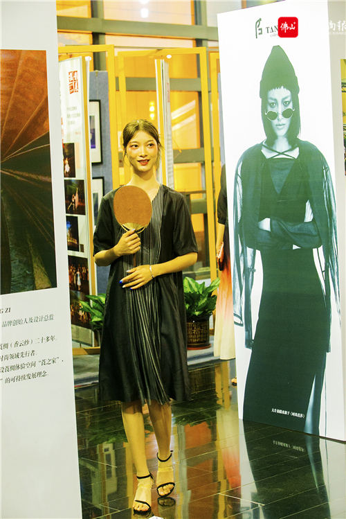 abc910fa03e74c5f9c02b7c92568cb85.jpg
