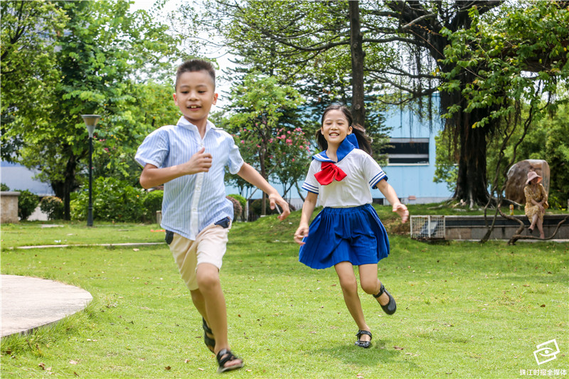小朋友在水口公园玩耍.