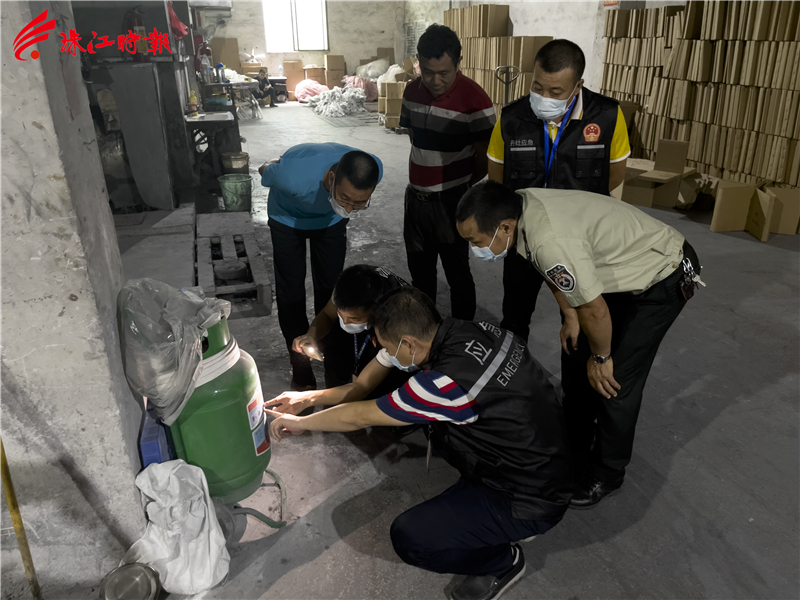 eafd674afb874cda93c52f467eb9a8e5.jpg