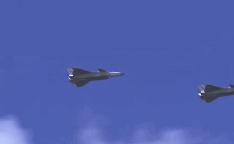 f81ed6fa4eec4cff9bfefb53f09a70e3.gif