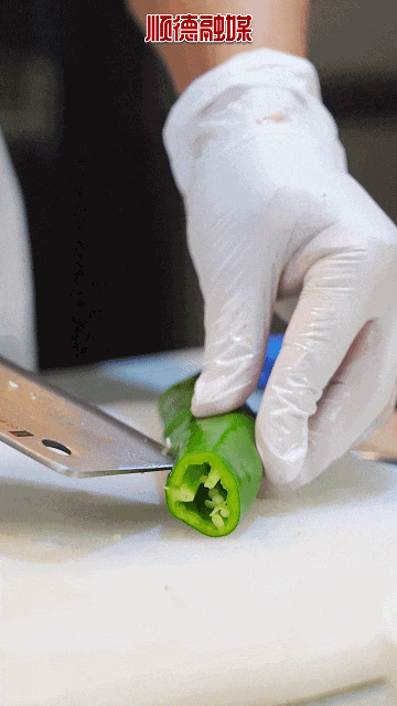 fff154fc29a34e45b4d39023e8bce877.gif